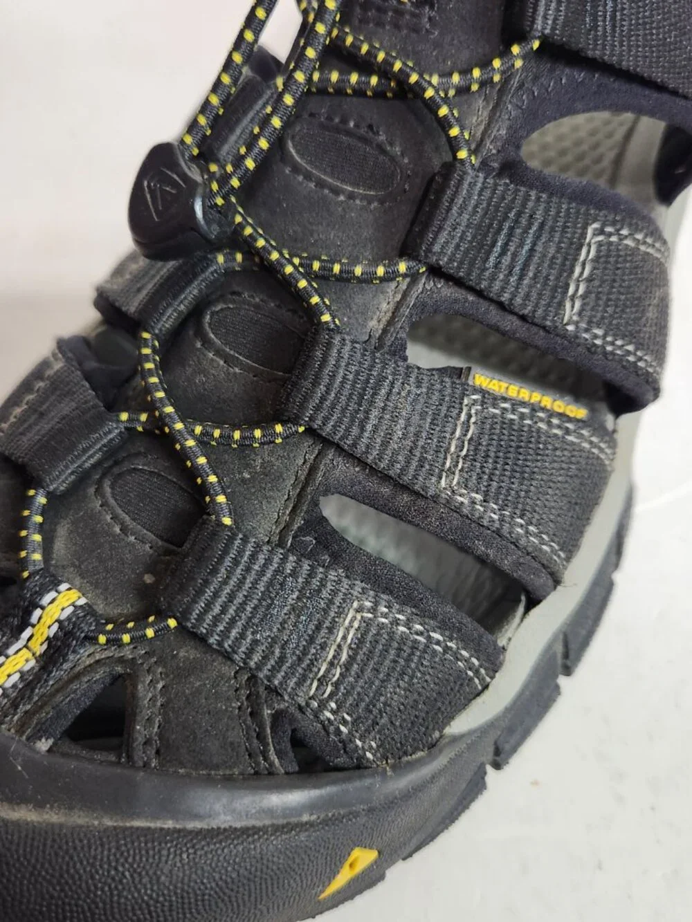 KEEN Newport H2 Sandals Black Style 1001907 Men Size 10.5 Preowned excellent
